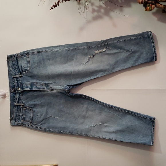 GAP DISTRESSED  JEAN'S - Picture 2 of 8